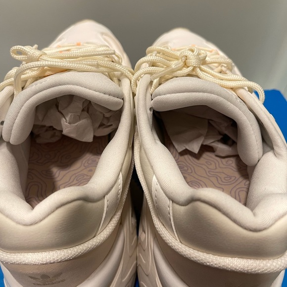 Brand New in Box Adidas Oznova Womens size 10.5 - Picture 5 of 6
